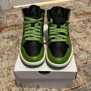 Women’s Nike Air Jordan 1 Mid Black/Altitude Green-Sail Noir/Voile/Vert Altitude